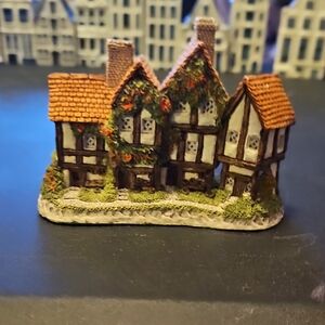 The Apothecarys Shop By David Winter Charming Village House Figurine